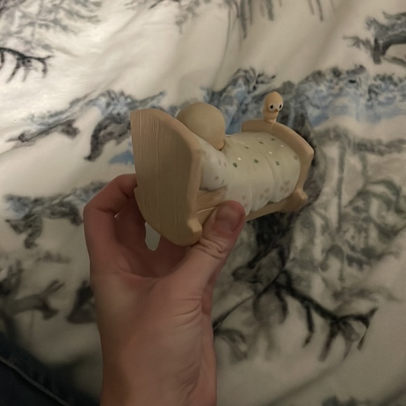 Precious moments kid in bed statue - Picture 4 of 4